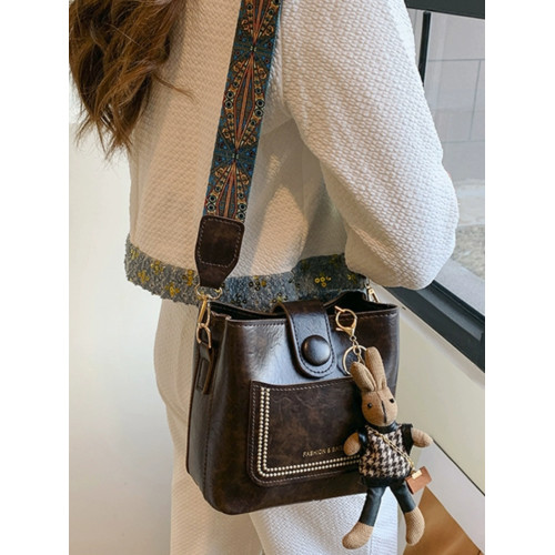 小衆韓版復古秋冬百搭通勤寬肩帶斜後後背包包女2024新款高級感水桶包