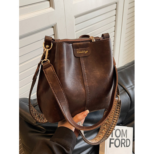 包包韓系高級感百搭水桶包秋冬復古小衆設計2026新款寬帶斜後後背包女