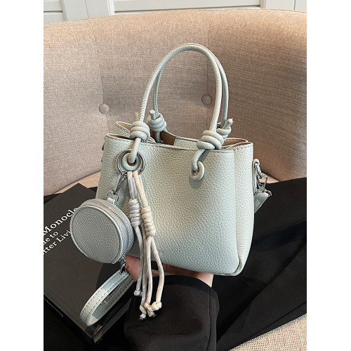 高級質感手提水桶包包女式2026新款時尚超火單肩包通勤百搭斜後後背包