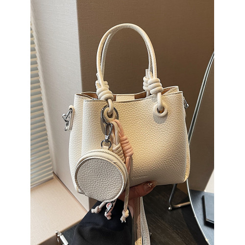 高級質感手提水桶包包女式2026新款時尚超火單肩包通勤百搭斜後後背包