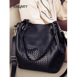 ESUNARTY單肩斜背手提水桶包女2026新款高級感包包真皮軟皮大容量