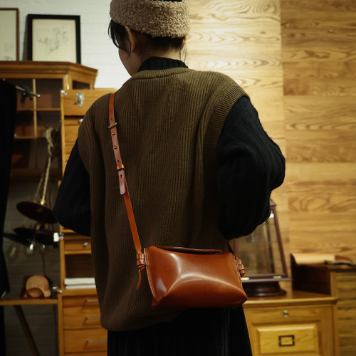 Apollinaris小包包女手機包植鞣革復古小方包牛皮真皮單肩斜後後背包