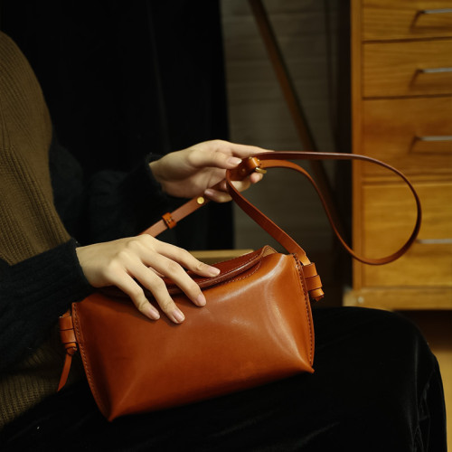 Apollinaris小包包女手機包植鞣革復古小方包牛皮真皮單肩斜後後背包