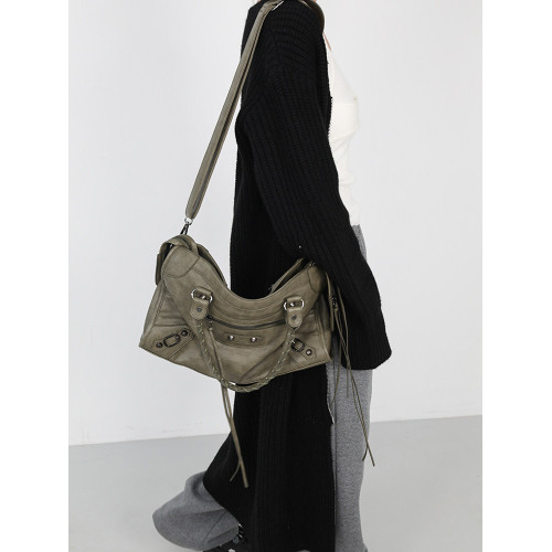 簡著 /限定髒髒綠·巴黎鉚釘辣妹機車包廢土復古大容量手提斜後後背包