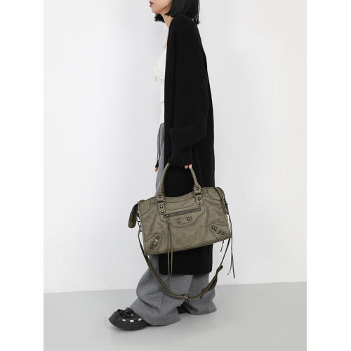 簡著 /限定髒髒綠·巴黎鉚釘辣妹機車包廢土復古大容量手提斜後後背包