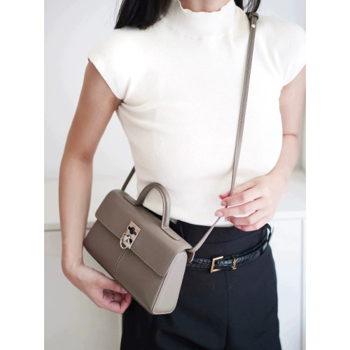 真皮凱莉包26新款公文包女小衆設計單肩斜後後背包通勤百搭手提小方包