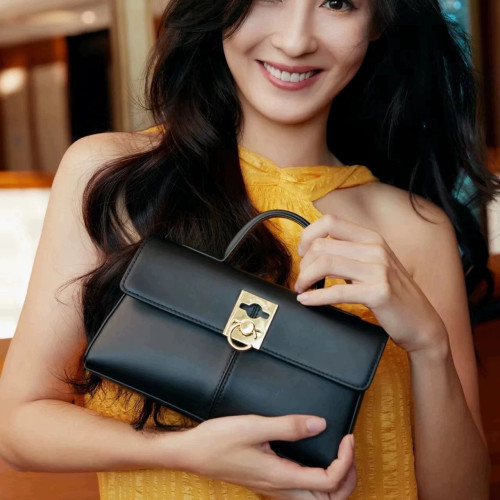 真皮凱莉包26新款公文包女小衆設計單肩斜後後背包通勤百搭手提小方包