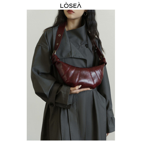 LOSEA 高級質感可頌牛角包女2026新款包包百搭復古紅色單肩斜後後背包