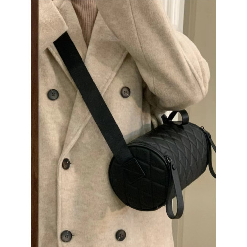 菱格圓筒包女單肩包2026新款潮高級感百搭牛津布水桶包斜背枕頭包