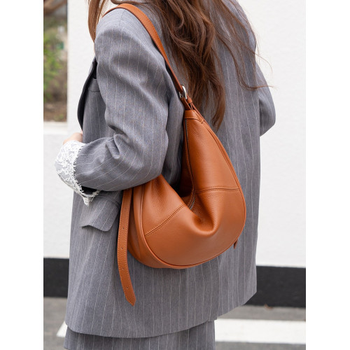 頭層牛皮餃子包2025新款小衆設計單肩斜後後背包高級感大容量腋下女包