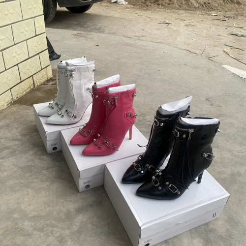 歐美側拉鍊時裝龐克風靴女2025新款尖頭細跟機車靴子高級感時裝靴