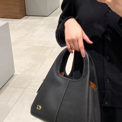 香港2026新款女包真皮菜籃子單肩斜背時尚大容量簡約手提水桶包