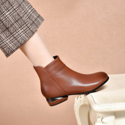 2025新款媽媽小短靴女圓頭軟皮裸靴春秋單靴低跟秋冬加絨平底靴子