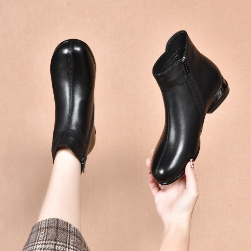 2025新款媽媽小短靴女圓頭軟皮裸靴春秋單靴低跟秋冬加絨平底靴子