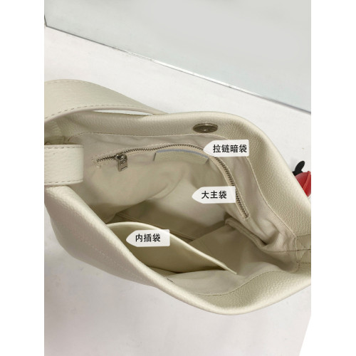 頭層牛皮通勤托特包2026新款大容量水桶包休閒單肩包軟皮斜後後背包女 頭層牛皮通勤托特包2026新款大容量水桶包休閒單肩包軟皮斜後後背包女