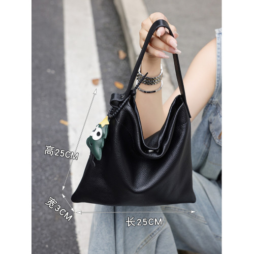 頭層牛皮通勤托特包2026新款大容量水桶包休閒單肩包軟皮斜後後背包女 頭層牛皮通勤托特包2026新款大容量水桶包休閒單肩包軟皮斜後後背包女