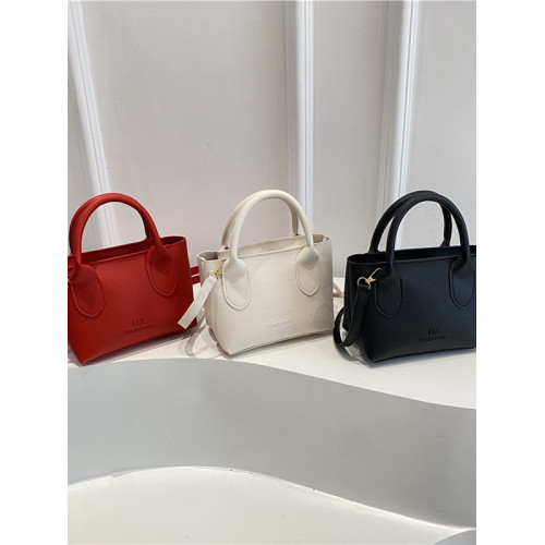 2025包新款時髦洋氣小方包純色手提水桶包包女簡約風通勤斜背女包 2025包新款時髦洋氣小方包純色手提水桶包包女簡約風通勤斜背女包