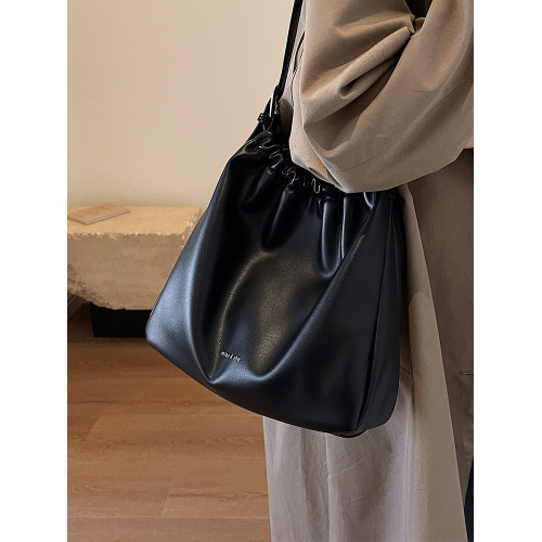 今年流行包包女士2026新款潮復古質感單肩包高級感斜背通勤水桶包 今年流行包包女士2026新款潮復古質感單肩包高級感斜背通勤水桶包