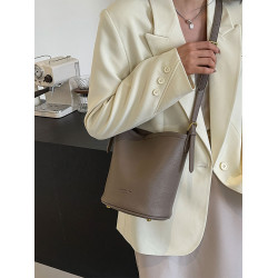 今年流行包包女2025新款時尚高級感洋氣單肩斜後後背包休閒百搭水桶包