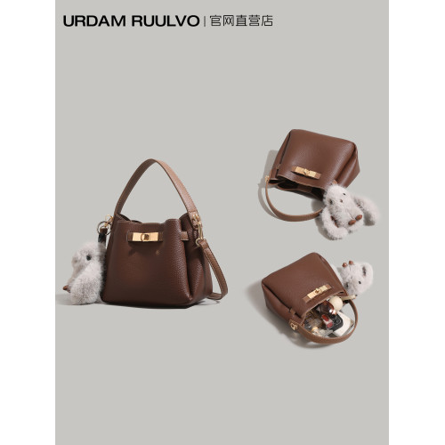 UR復古荔枝紋水桶包女2025新款時尚潮流手提包單肩通勤斜後後背包小包