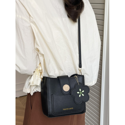 今年流行多層小包包女夏2025新款潮時尚百搭斜後後背包洋氣單肩水桶包 今年流行多層小包包女夏2025新款潮時尚百搭斜後後背包洋氣單肩水桶包