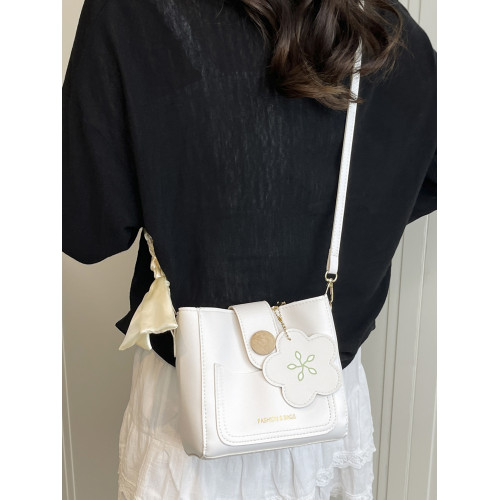 今年流行多層小包包女夏2025新款潮時尚百搭斜後後背包洋氣單肩水桶包 今年流行多層小包包女夏2025新款潮時尚百搭斜後後背包洋氣單肩水桶包