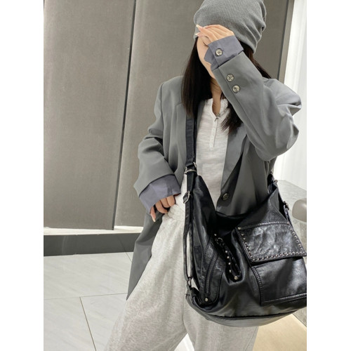 香港MTFSKAER大容量真皮女士媽媽包新款中年單肩包女百搭軟皮斜背 香港MTFSKAER大容量真皮女士媽媽包新款中年單肩包女百搭軟皮斜背