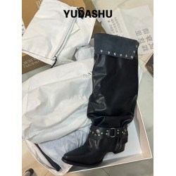 真皮~辣妹鉚釘尖頭褲琯長靴女復古皮帶釦粗跟騎士靴黑色堆堆靴女