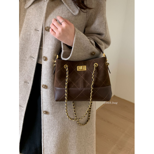 大容量菱格鏈條麂皮絨水桶包2025新款女時尚百搭通勤氣質斜後後背包包