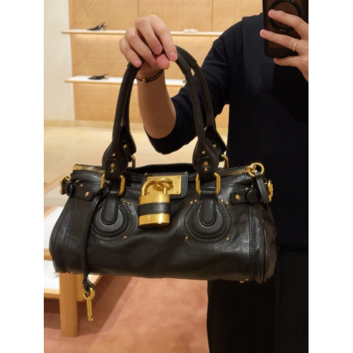 機車鎖頭包黑色鉚釘手提包百搭通勤波士頓包植鞣軟皮高級感單肩包 機車鎖頭包黑色鉚釘手提包百搭通勤波士頓包植鞣軟皮高級感單肩包