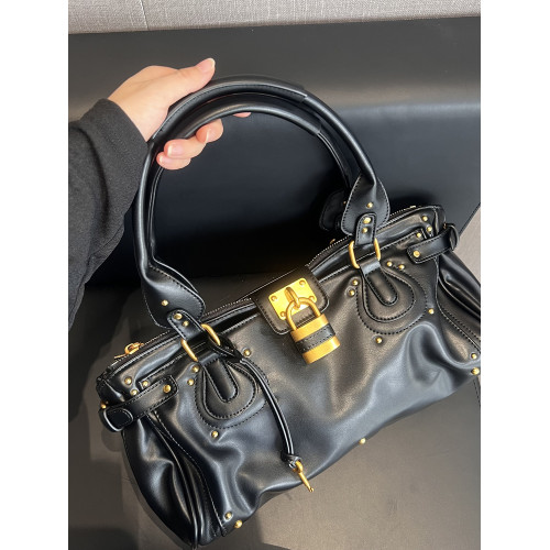 機車鎖頭包黑色鉚釘手提包百搭通勤波士頓包植鞣軟皮高級感單肩包 機車鎖頭包黑色鉚釘手提包百搭通勤波士頓包植鞣軟皮高級感單肩包