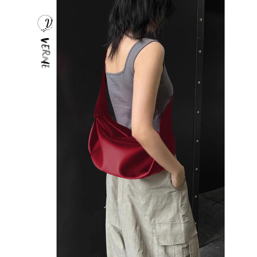 紅色雲朵包包女式2026爆款超火新款高級感休閒百搭真皮斜背餃子包