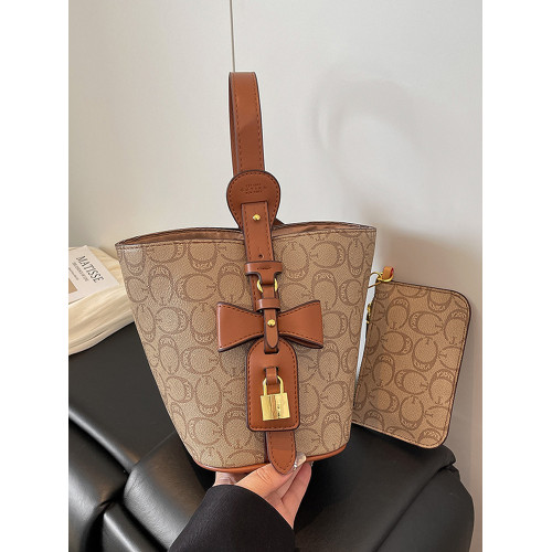 時尚百搭手提小包包2026洋氣新款撞色休閒水桶包網紅高級感斜後後背包