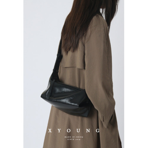 XYOUNG向陽小衆油蠟牛皮包包hobo上班通勤手提單肩斜後後背包黑色百搭