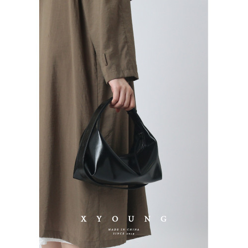 XYOUNG向陽小衆油蠟牛皮包包hobo上班通勤手提單肩斜後後背包黑色百搭