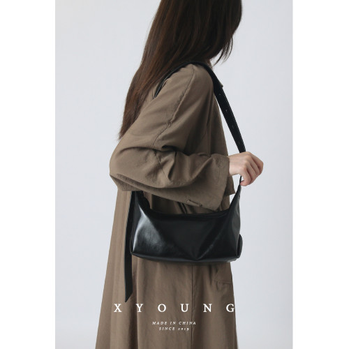 XYOUNG向陽小衆油蠟牛皮包包hobo上班通勤手提單肩斜後後背包黑色百搭