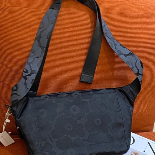 芬蘭Marimekko Unikko 中號斜後後背包單肩包/手提包