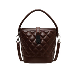 時尚百搭手拎包包女2025新款冬季小香風菱格水桶包高級質感斜後後背包