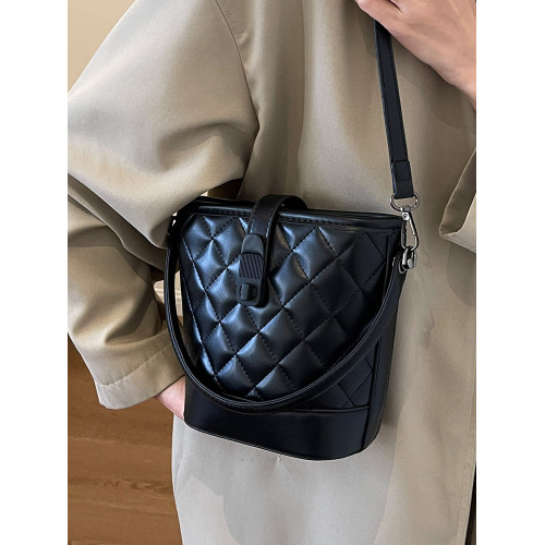 時尚百搭手拎包包女2025新款冬季小香風菱格水桶包高級質感斜後後背包