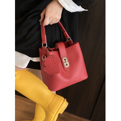 今年流行紅色質感手提水桶包包女2026新款氣質百搭單肩斜後後背包婚包