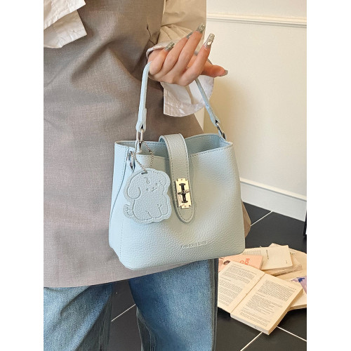 今年流行紅色質感手提水桶包包女2026新款氣質百搭單肩斜後後背包婚包