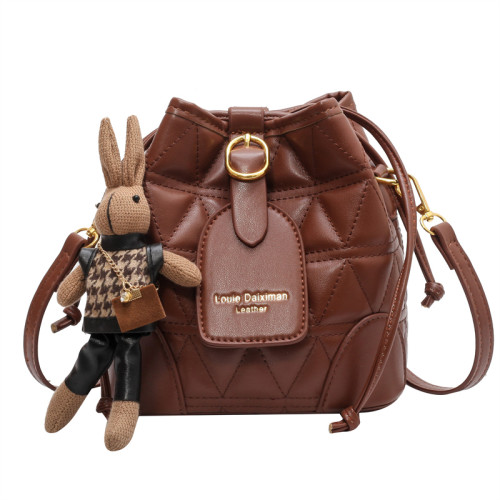 今年流行復古百搭菱格水桶包包女2025春夏新款小衆通勤單肩斜後後背包 今年流行復古百搭菱格水桶包包女2025春夏新款小衆通勤單肩斜後後背包