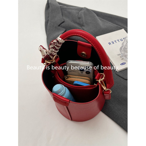 高級感爆款包包女2023新款潮時尚單肩手提包百搭斜後後背包質感水桶包