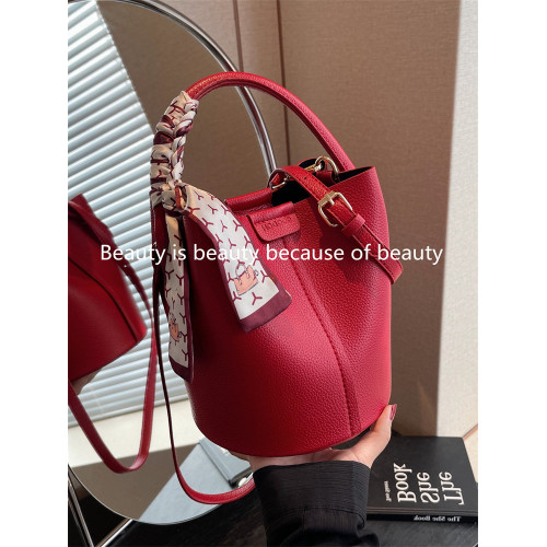 高級感爆款包包女2023新款潮時尚單肩手提包百搭斜後後背包質感水桶包