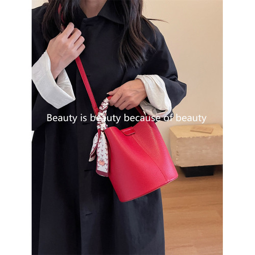 高級感爆款包包女2023新款潮時尚單肩手提包百搭斜後後背包質感水桶包