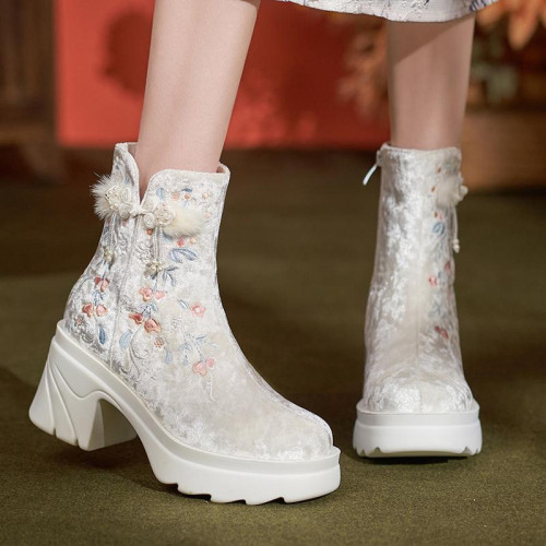 2025秋季新款漢服鞋靴子女短靴秋冬加絨刺綉花靴厚底松糕底增高