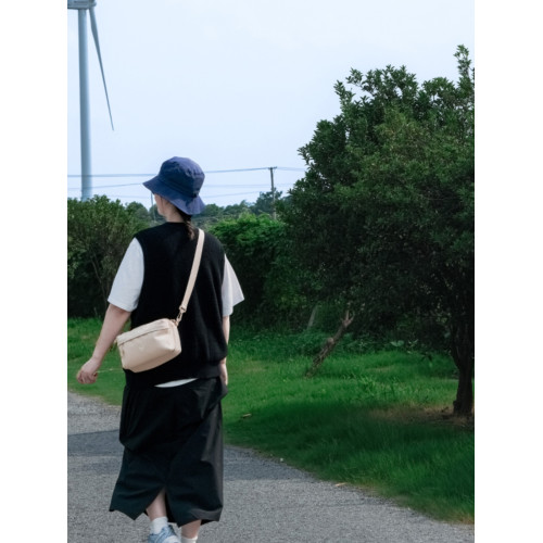 Qminica有風系列休閒證件可攜式旅行大容量輕便收納單肩斜後後背包