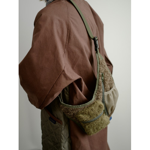 housedesign原創2025冬單肩小衆個性斜後後背包毛絨多口袋時尚馬鞍包