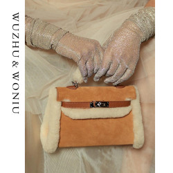 小衆設計ins網紅同款麂皮毛毛凱莉包女百搭繙蓋小包斜後後背包