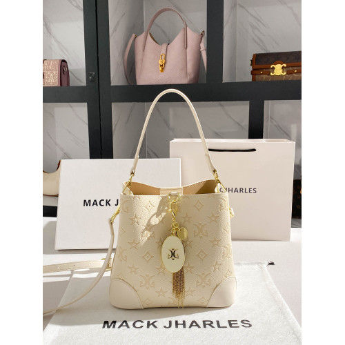 MACK JHARLES洋氣小衆壓花水桶包包女2026新款高級感通勤手提拎包
